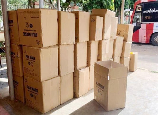 Đắk Lắk: Phát hiện ôtô chở 50 thùng khẩu trang y tế không rõ nguồn gốc ảnh 1