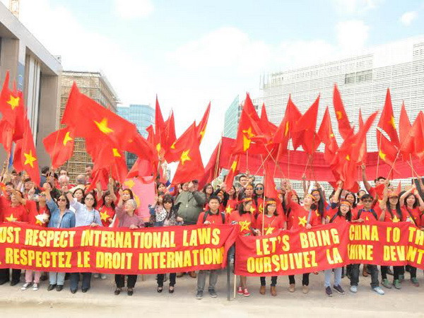 Míttinh trước trụ sở Hội đồng châu Âu để phản đối Trung Quốc ảnh 1