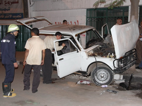 Hiện trường một vụ nổ ở Cairo ngày 2/5. (Nguồn: AFP/TTXVN) Bạo lực gia tăng trước thềm bầu cử tổng thống tại Ai Cập ảnh 1