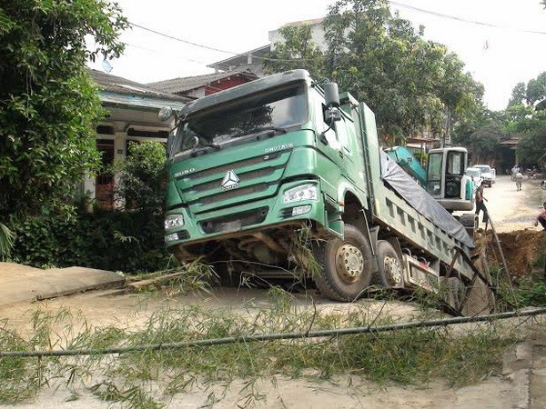 Sập cầu ở Yên Bái do xe ôtô quá tải cố tình chạy qua ảnh 1