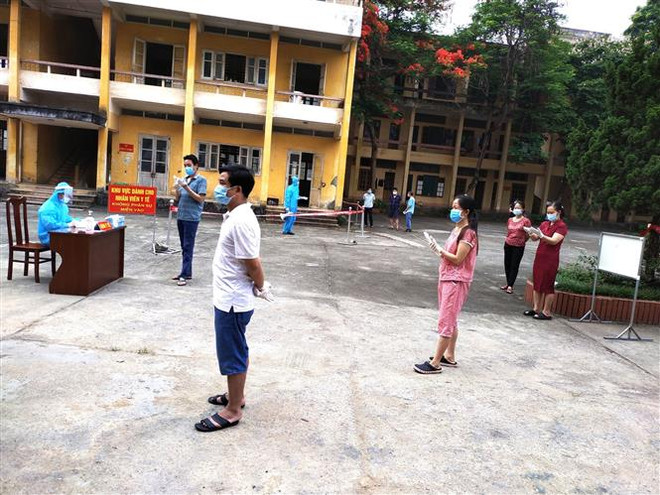 Cử tri trong khu cách ly trường Chính trị tỉnh Hà Giang (cũ) tham gia thực hiện quyền bầu cử. (Ảnh: TTXVN) Cử tri tin tưởng lựa chọn người đại diện cho nhân dân ảnh 4