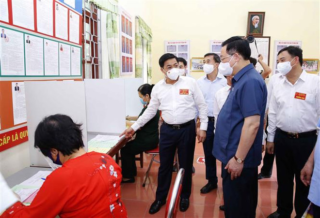 Chủ tịch Quốc hội kiểm tra công tác bầu cử tại Bắc Giang ảnh 1
