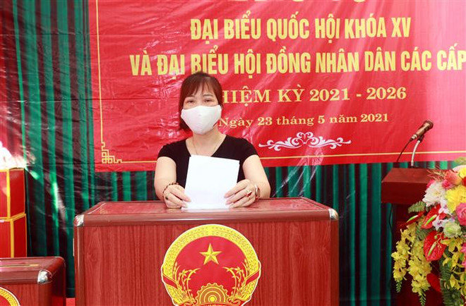 Cử tri phường Vị Hoàng, thành phố Nam Định bỏ phiếu tại khu vực bỏ phiếu số 6, phường Vị Hoàng, thành phố Nam Định. (Ảnh: Văn Đạt/TTXVN) Phát huy tinh thần trách nhiệm, thực hiện quyền và nghĩa vụ công dân ảnh 2