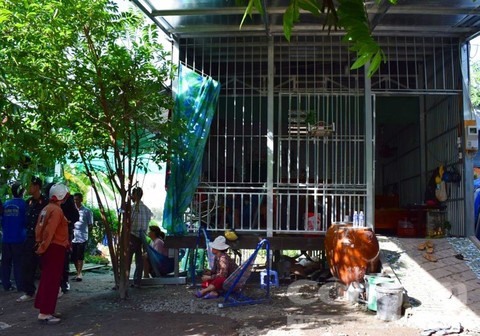 An Giang: Cảnh sát cơ động trượt chân làm cướp cò súng bắn đạn cao su ảnh 1