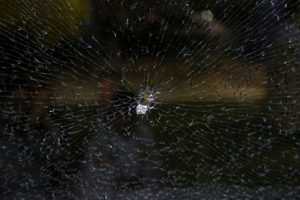 Xe buýt chở phóng viên đưa tin Olympic bất ngờ bị tấn công ảnh 2