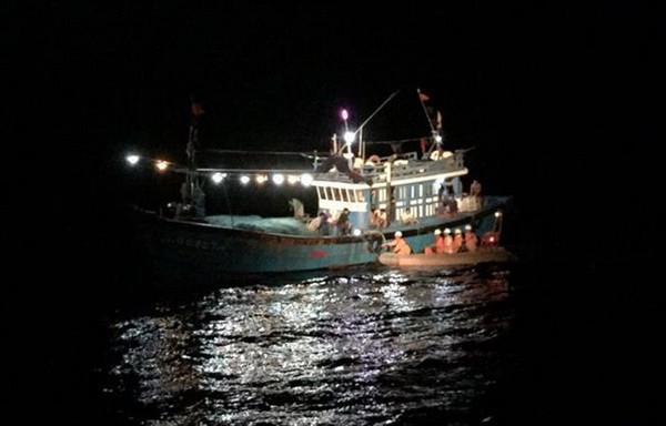 Bà Rịa-Vũng Tàu: Khẩn trương tìm kiếm 3 thuyền viên mất tích trên biển ảnh 1