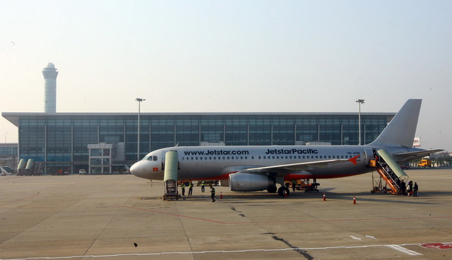 Tạm giữ 7 đối tượng trong đường dây trộm cắp xăng máy bay ảnh 1