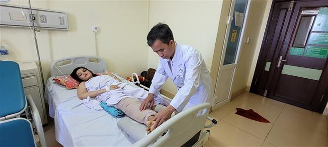 Cấp cứu thành công trường hợp bị đứt động mạch khoeo phức tạp ảnh 1