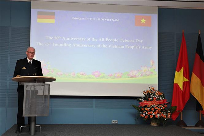 Kỷ niệm 75 năm ngày thành lập Quân đội Nhân dân Việt Nam tại Đức ảnh 4