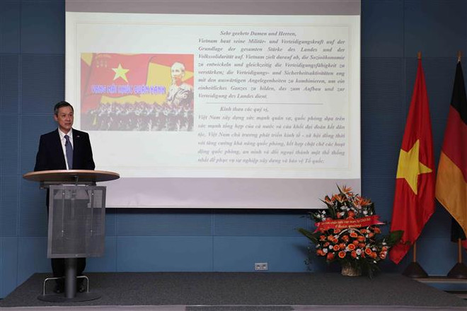 Kỷ niệm 75 năm ngày thành lập Quân đội Nhân dân Việt Nam tại Đức ảnh 2