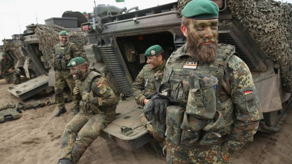 Anh-Đức ký thỏa thuận hợp tác quốc phòng mới thời hậu Brexit ảnh 1