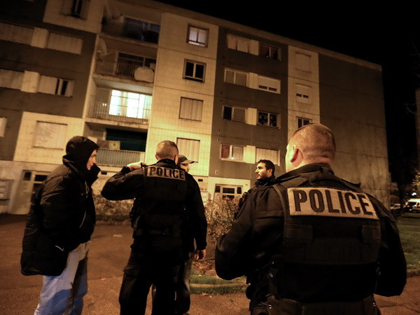 Cảnh sát Pháp thực hiện gần 300 vụ bắt giữ sau khủng bố 13/11 ảnh 1