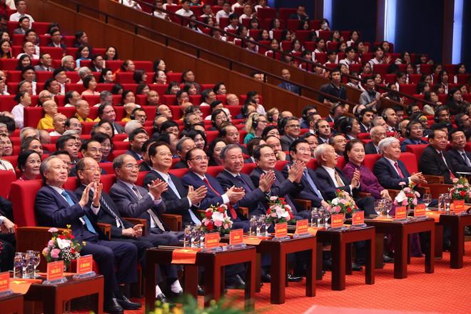 ttxvn_le ky niem 70 nam giai phong thu do (5).jpg