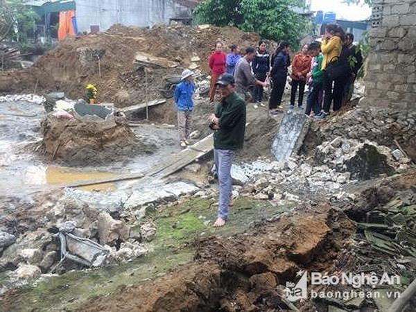 Hiện trường vụ sập tường. (Nguồn: baonghean.vn) Nghệ An: Sập tường khi làm móng nhà, hai người thương vong ảnh 1