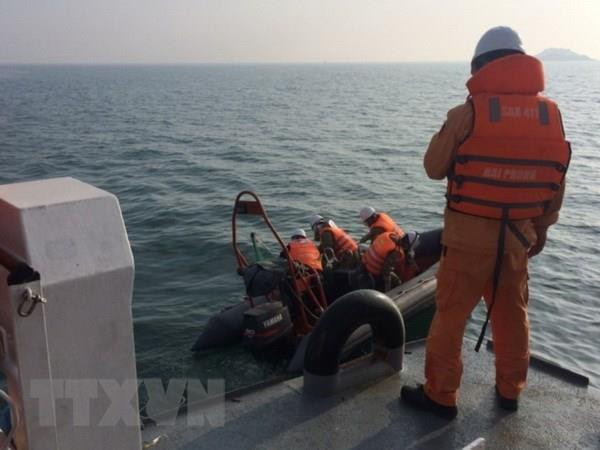 Quảng Ngãi: Sóng đánh lật ghe, hai vợ chồng mất tích ảnh 1