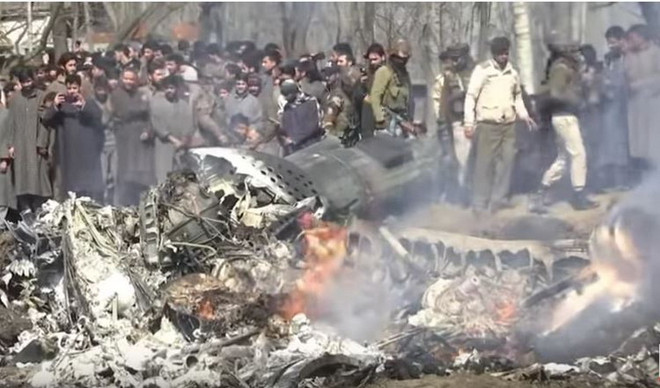 Máy bay quân sự Ấn Độ hạ cánh khẩn cấp tại vùng lãnh thổ Kashmir ảnh 1