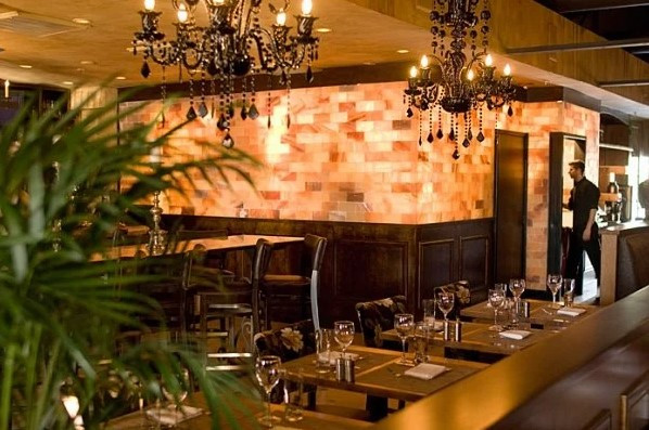 Kỳ lạ một nhà hàng ở Mỹ chuyên 'gạ' thực khách liếm tường ảnh 1