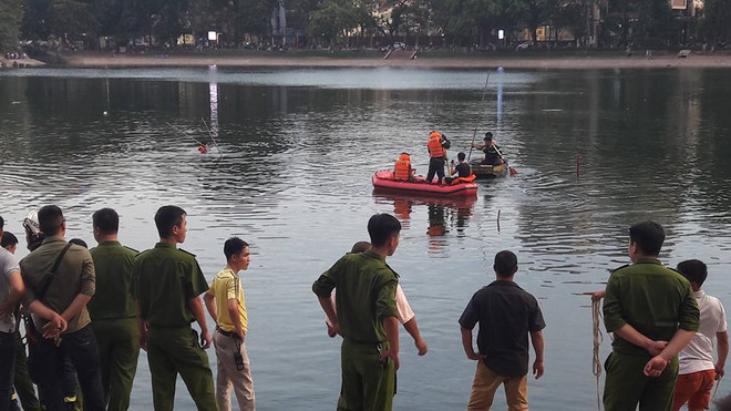 Tìm vớt xác thanh niên lao xuống hồ Thiền Quang nghi tự tử ảnh 1