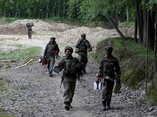 Quân đội Ấn Độ-Pakistan đấu súng ở biên giới Kashmir ảnh 1