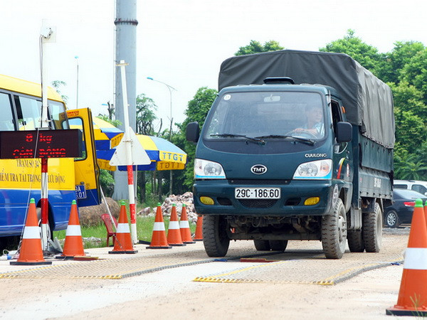 Ngăn chặn xe quá tải: Chất lượng cân gây khó cho lực lượng chức năng ảnh 1