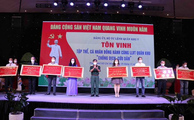 Tôn vinh tập thể, cá nhân cùng Quân khu 7 "chống dịch, cứu dịch" ảnh 2