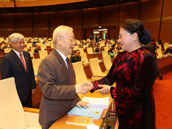 Tổng Bí thư Nguyễn Phú Trọng với nguyên Chủ tịch Quốc hội Nguyễn Thị Kim Ngân dự phiên khai mạc Kỳ họp thứ ba, Quốc hội khóa XV. (Ảnh: Trí Dũng/TTXVN) Hình ảnh Tổng Bí thư dự Lễ khai mạc Kỳ họp thứ 3, Quốc hội khóa XV ảnh 9