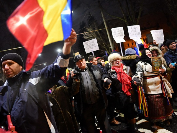 Romania thông qua kế hoạch trưng cầu ý dân cải cách chống tham nhũng ảnh 1