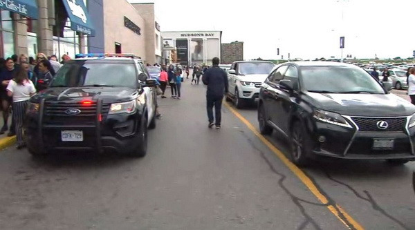 Nổ súng tại trung tâm thương mại thuộc loại lớn nhất Canada ảnh 1