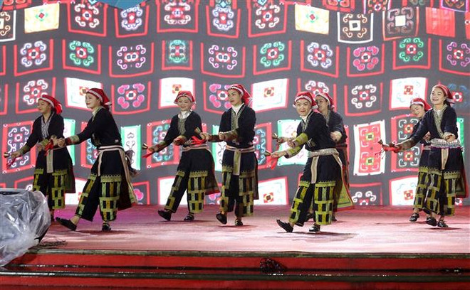 Khởi động chuỗi sự kiện chào mừng 120 năm du lịch Sa Pa ảnh 1