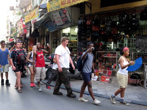 Hà Nội chào đón vị khách quốc tế thứ 3 triệu năm 2014 ảnh 1