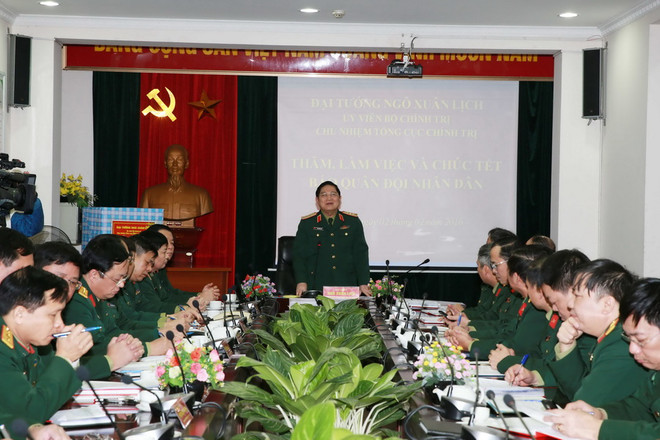 Đại tướng Ngô Xuân Lịch chúc mừng nguyên Tổng Bí thư Đỗ Mười ảnh 2