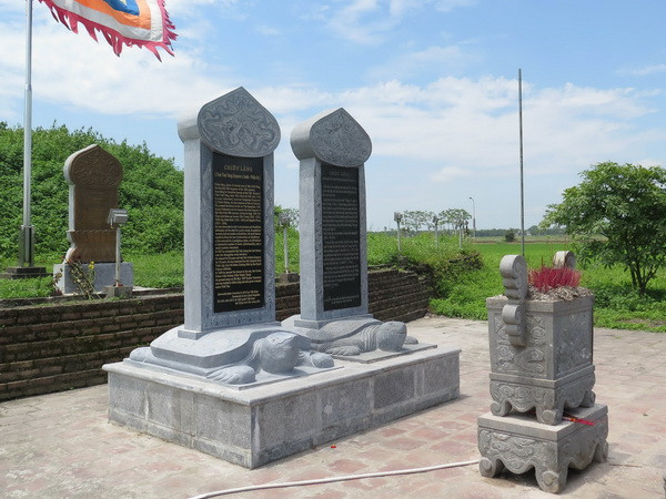 Các tấm bia dựng “chui” tại Khu lăng mộ và đền thờ vua Trần ảnh 3