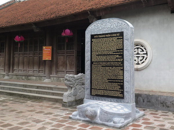 Các tấm bia dựng “chui” tại Khu lăng mộ và đền thờ vua Trần ảnh 2