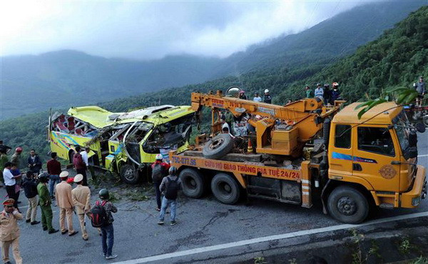 Vụ xe chở sinh viên rơi xuống vực: Khởi tố bị can đối với lái xe ảnh 1