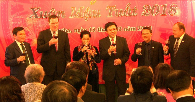 Tết Đoàn viên ấm cúng tại Đại sứ quán Việt Nam ở Cộng hòa Séc ảnh 2