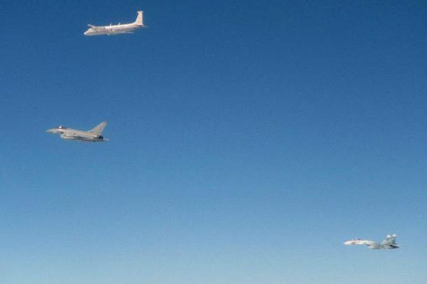Anh vội điều chiến đấu cơ lên chặn 5 máy bay quân sự của Nga ảnh 1