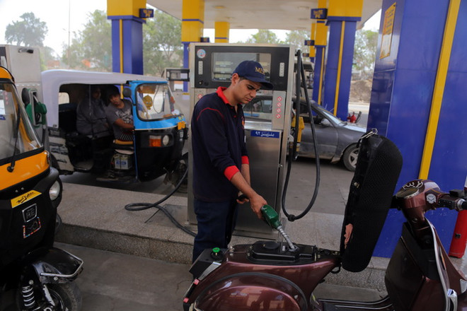 Giá dầu tiếp tục tăng sau khi Mỹ áp đặt trở lại lệnh trừng phạt Iran ảnh 1