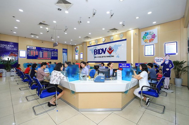 Khách hàng giao dịch tại BIDV. (Ảnh: Vietnam+) Ngân hàng Nhà nước cần tiếp tục đẩy mạnh cải cách thủ tục hành chính ảnh 2