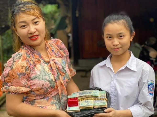 Hà Tĩnh: Nữ sinh trả lại 300 triệu đồng, 3 cây vàng cho người đánh rơi ảnh 1