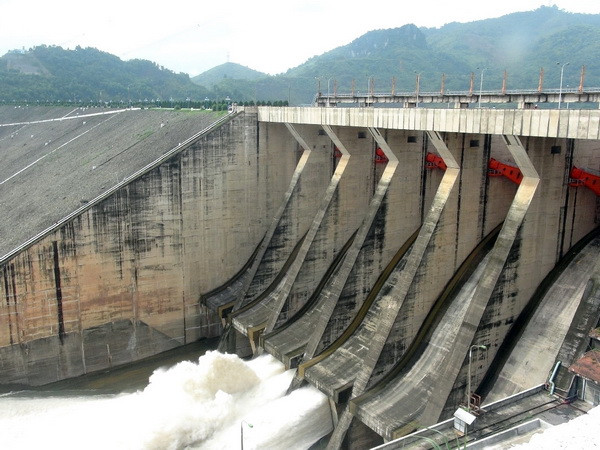 Đóng một cửa xả đáy cuối cùng của Thủy điện Hòa Bình ảnh 1