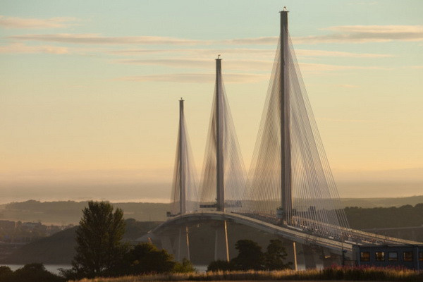 Người dân Anh chào đón cây cầu "cánh buồm" dài nhất thế giới ảnh 1