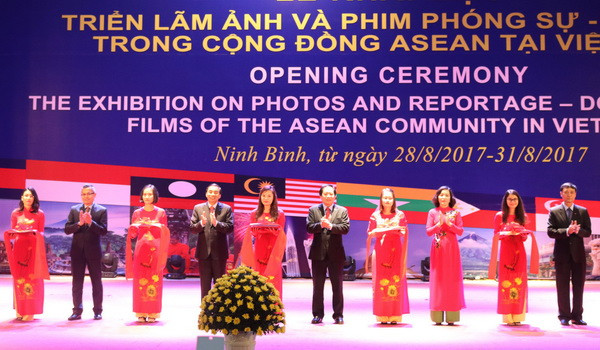 Triển lãm ảnh và phóng sự-tài liệu trong cộng đồng ASEAN tại Việt Nam ảnh 1