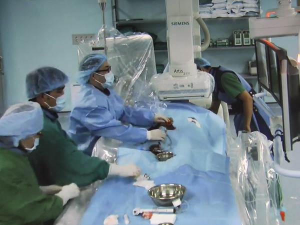 Cứu sống hai bệnh nhân bị nhồi máu cơ tim cấp gây ngưng tim ảnh 1