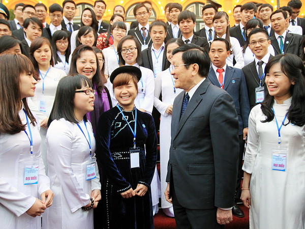 Chủ tịch nước gặp mặt những đại biểu sinh viên tiêu biểu ảnh 1