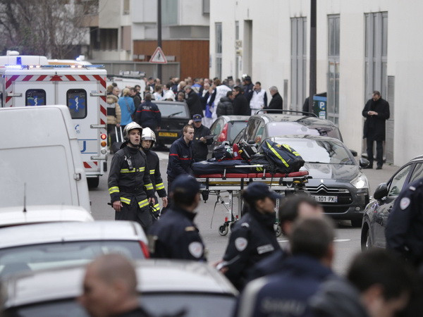 Mỹ, Đức và Nga cùng lên án vụ xả súng kinh hoàng tại Pháp ảnh 1