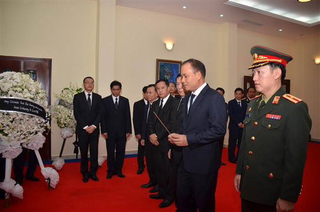 Vẫn còn có nhiều đoàn đến viếng Chủ tịch nước Trần Đại Quang ảnh 2