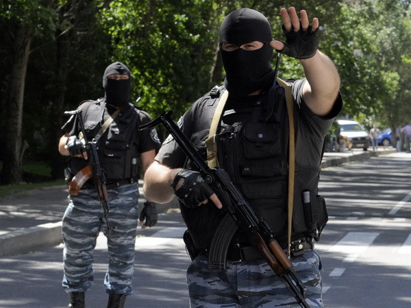 Ukraine chỉ đàm phán sau khi phiến quân hoàn toàn hạ vũ khí ảnh 1