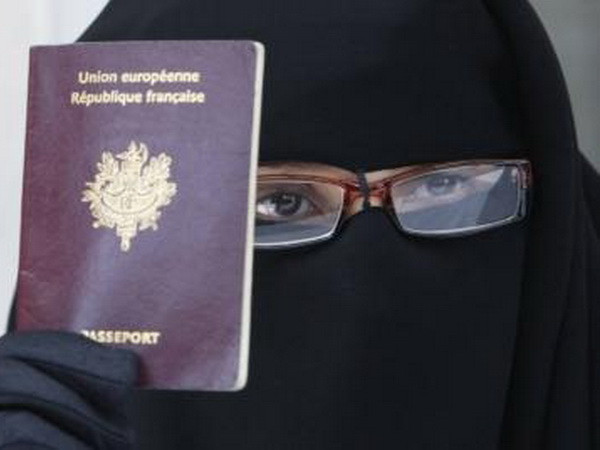 Pháp thông qua dự luật ngăn công dân tham gia tổ chức khủng bố ảnh 1