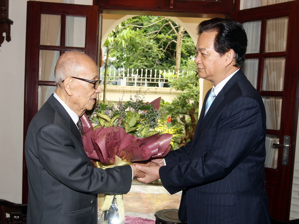 Thủ tướng Nguyễn Tấn Dũng mừng thượng thọ giáo sư Vũ Khiêu ảnh 1