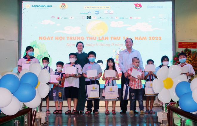TP.HCM: Ngày hội Trung Thu cho hơn 500 trẻ em mồ côi do dịch COVID-19 ảnh 1